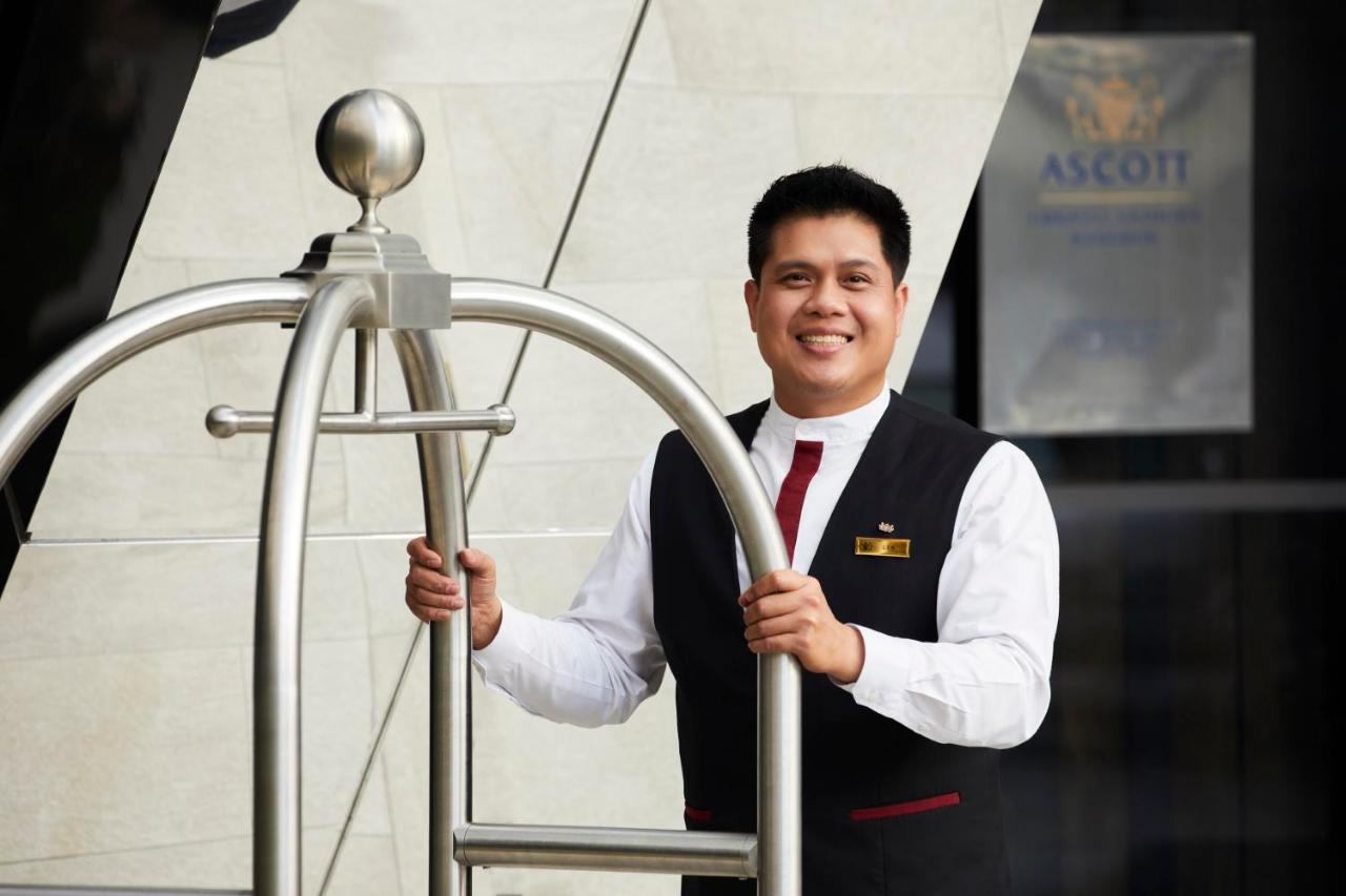 Ascott Embassy Sathorn Bangkok Hotel Екстериор снимка A bellboy at Ascott Suites, Kuala Lumpur