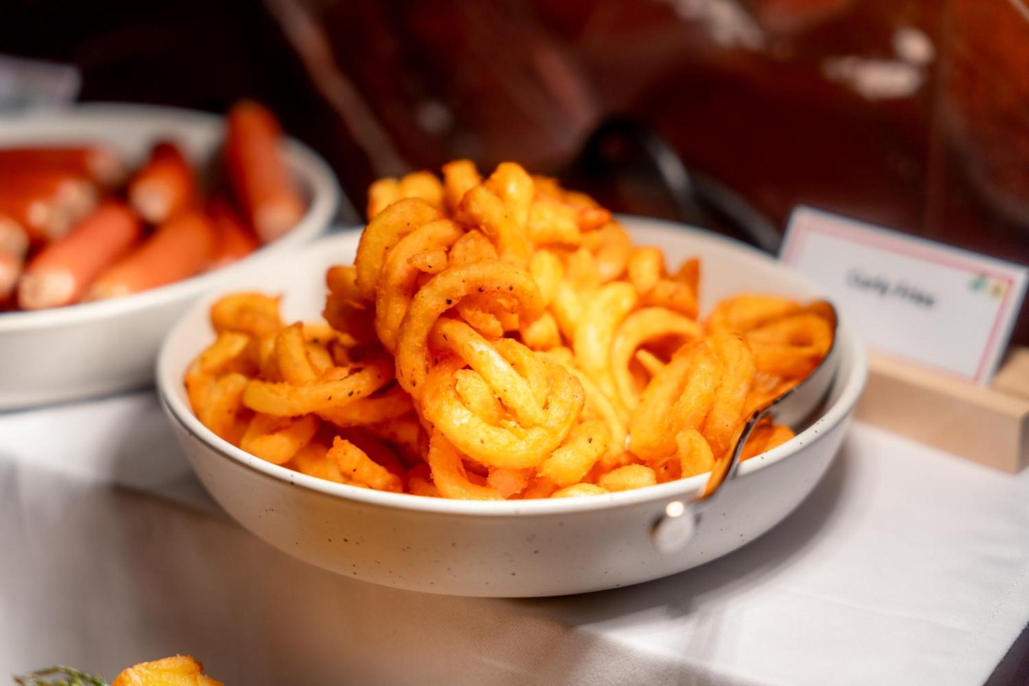 Ascott Embassy Sathorn Bangkok Hotel Екстериор снимка A bowl of masala fries