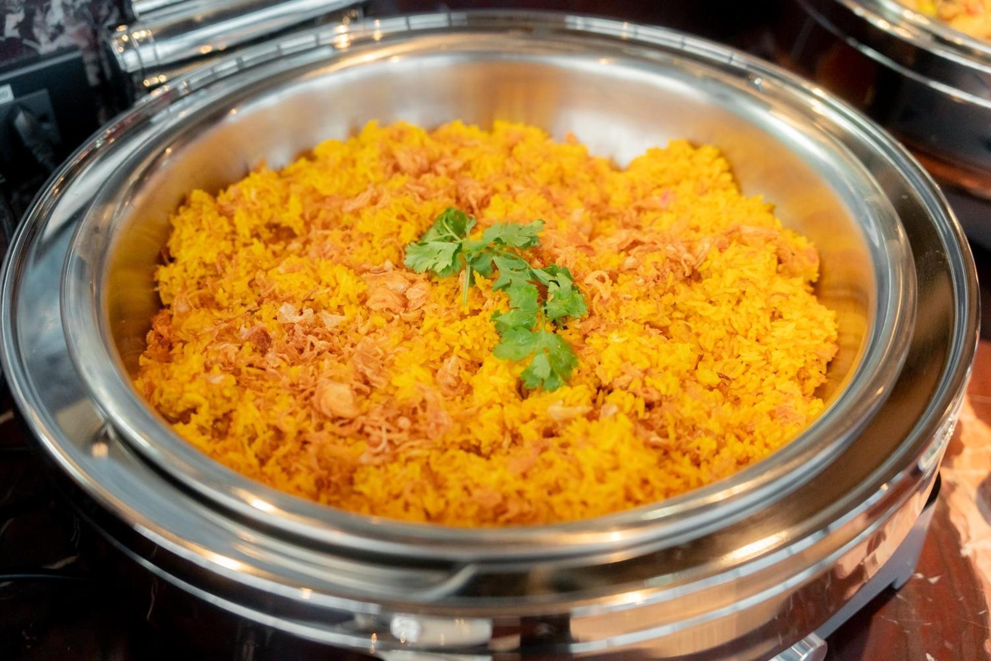 Ascott Embassy Sathorn Bangkok Hotel Екстериор снимка Biryani