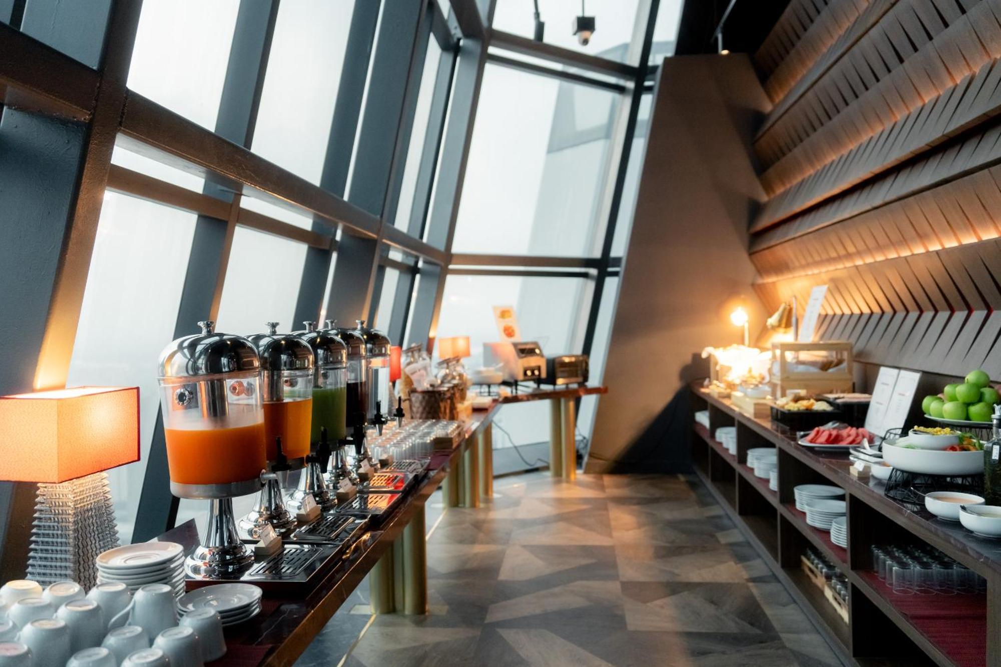 Ascott Embassy Sathorn Bangkok Hotel Екстериор снимка The lounge at the airport