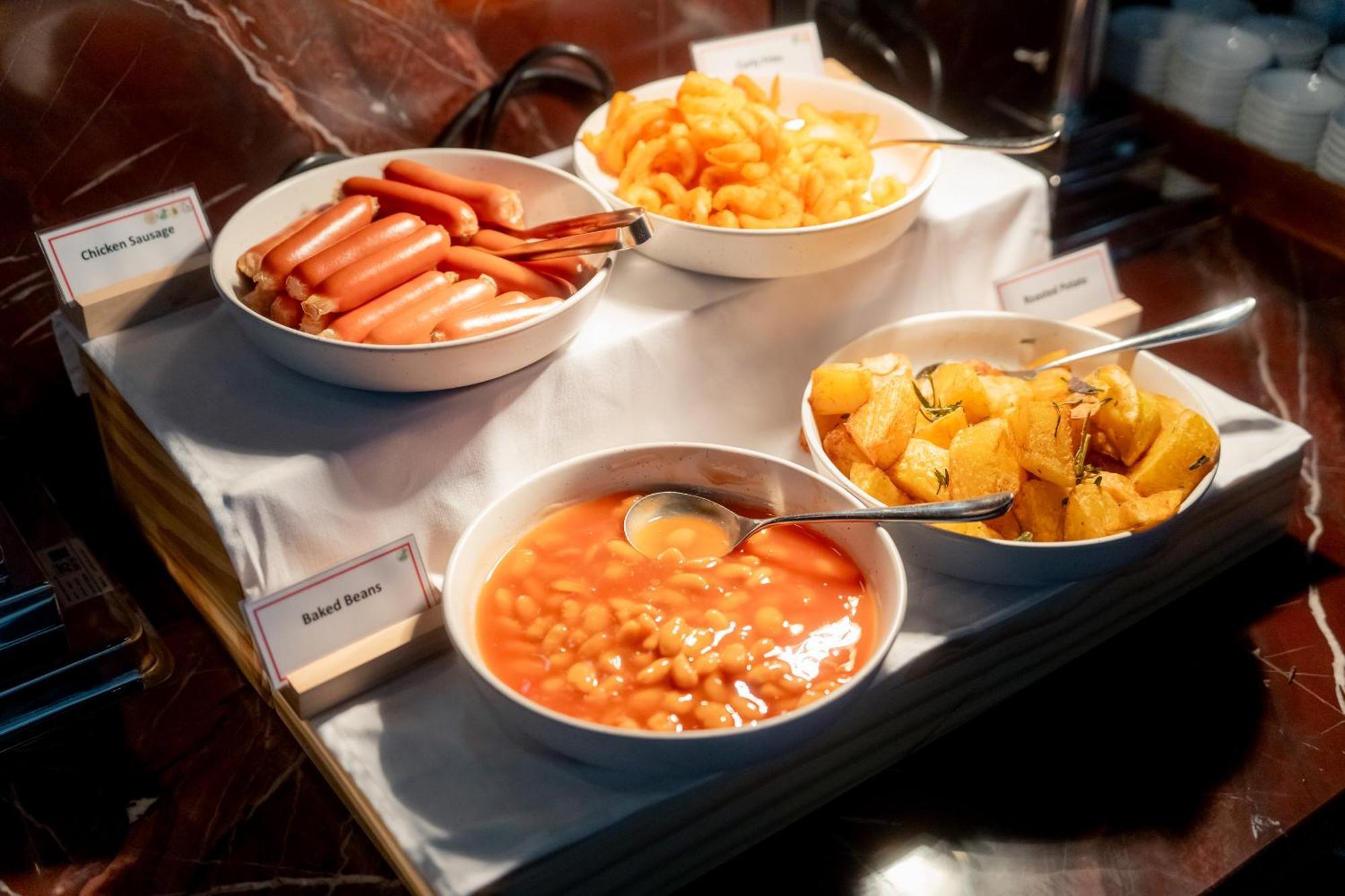 Ascott Embassy Sathorn Bangkok Hotel Екстериор снимка Baked beans