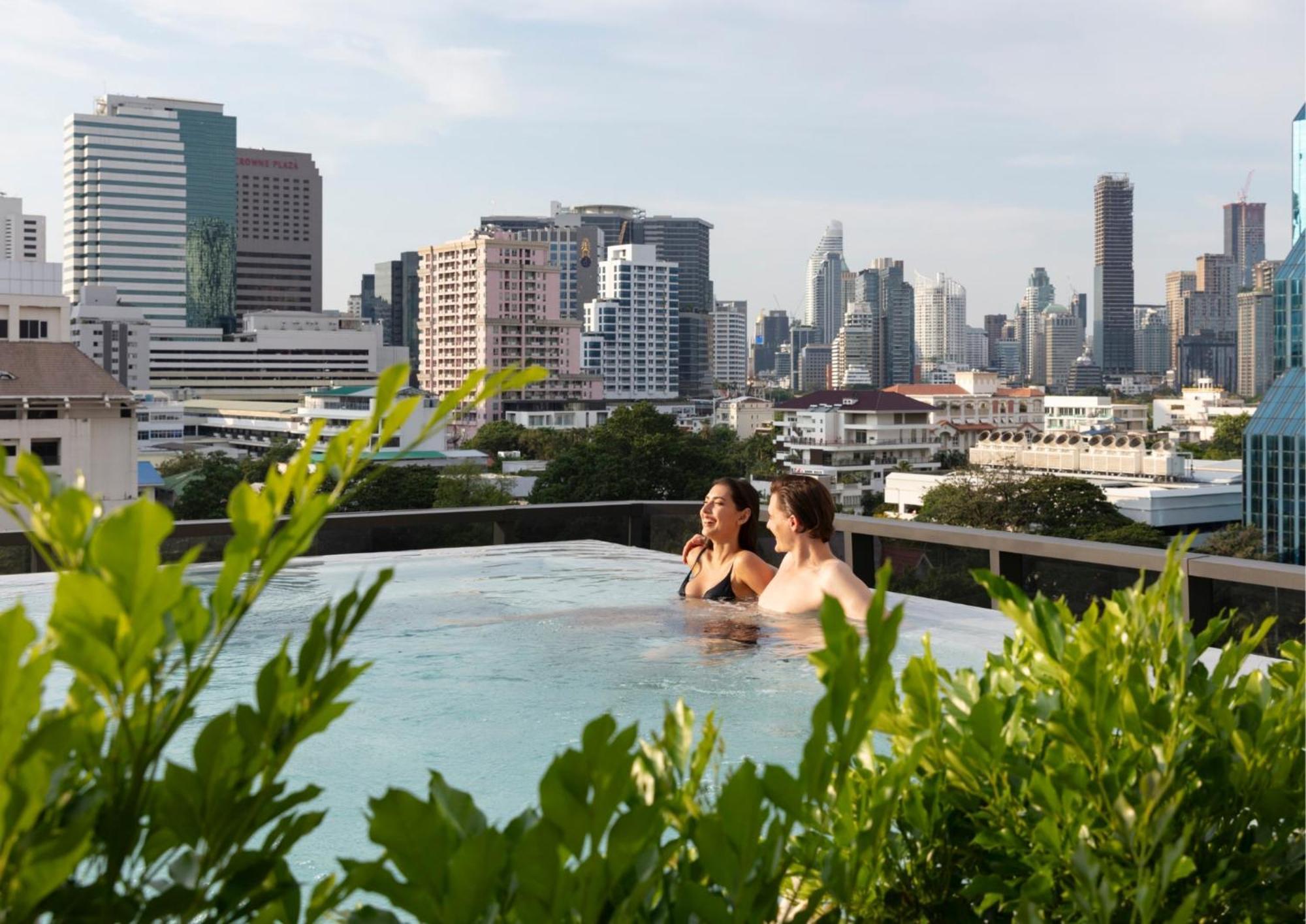 Ascott Embassy Sathorn Bangkok Hotel Екстериор снимка View from the rooftop pool